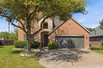 Building Photo - 1902 Bentwood Ct