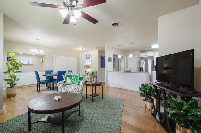 Building Photo - 419 Rexford Dr