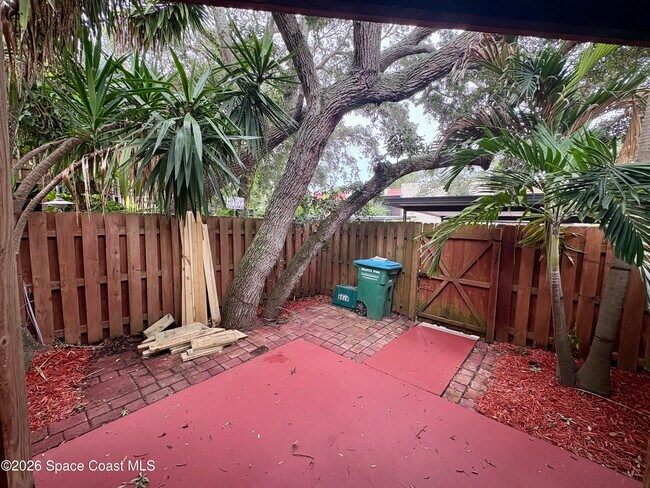 Foto del edificio - 8789 Live Oak Ct