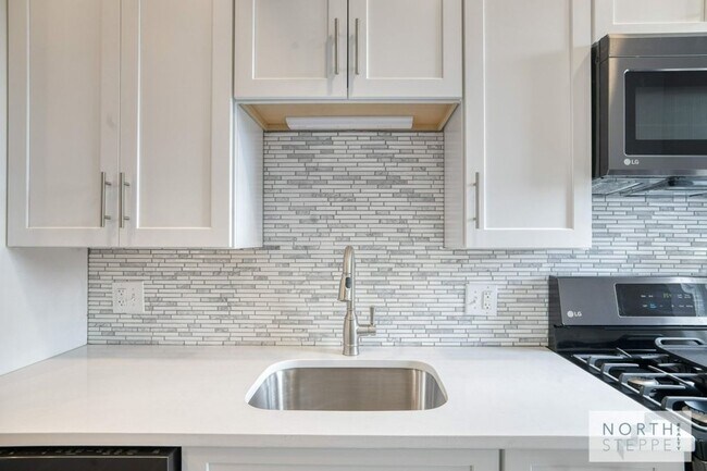 Foto del edificio - E Norwich  Ave 135-137 MLR