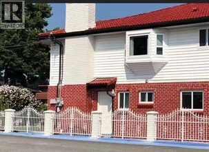 Building Photo - 3850 Fir St