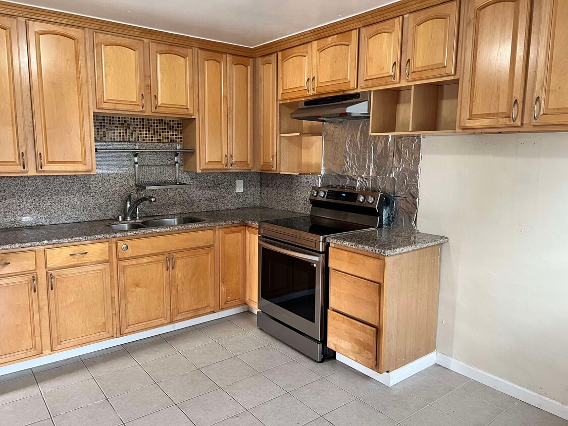 1343 kitchen - 1343 145th Ave