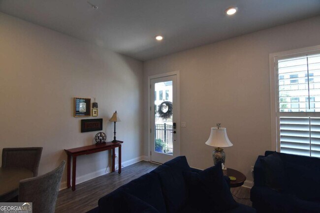 Building Photo - 137 Pearl St