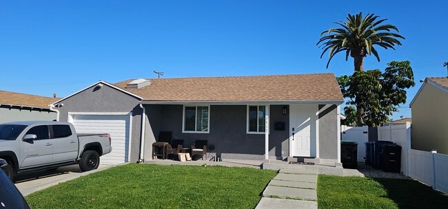 Foto del edificio - 3717 W 116th St