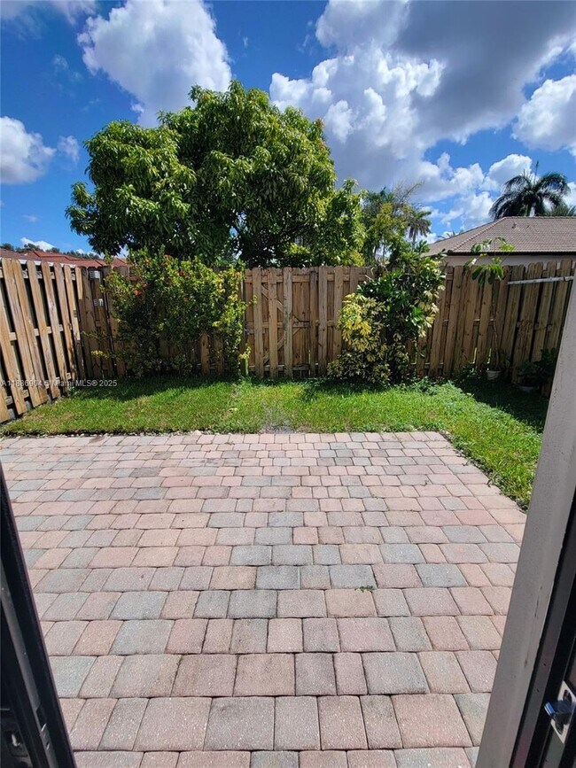 Foto del edificio - 4219 SW 164th Ct