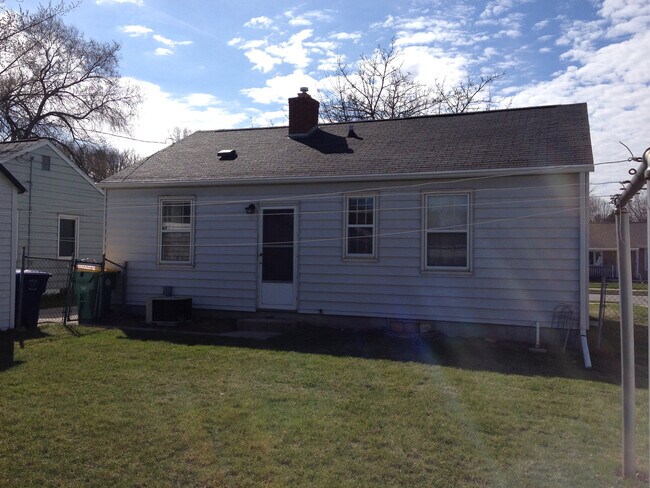 Building Photo - 1619 14th Ave