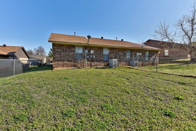 Foto del edificio - 1036 Tall Oaks Dr