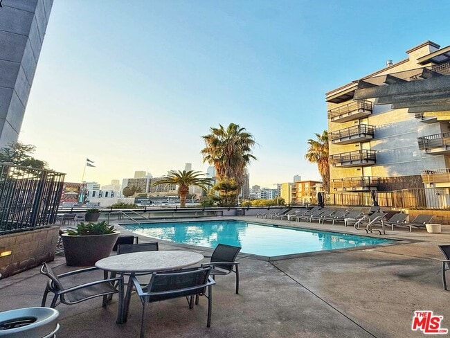 Foto del edificio - 629 Traction Ave