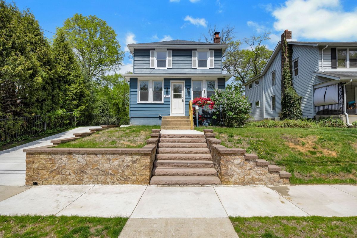 Primary Photo - 725 Belmont Ave