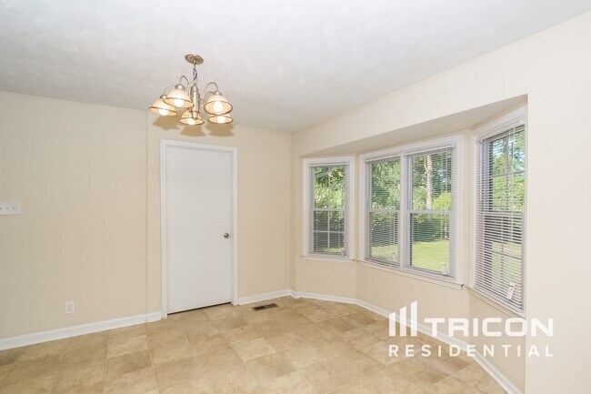 Building Photo - 210 Southmoor Cir