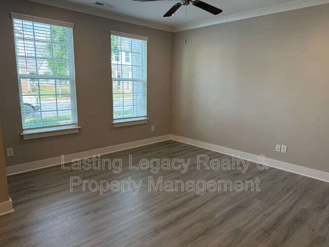 Building Photo - 1752 Eastfall St