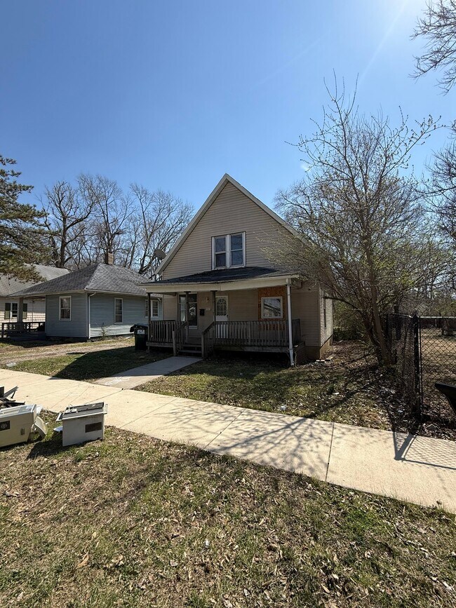 Foto del edificio - 767 E Whitmer St