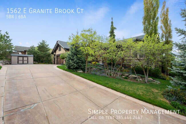 Building Photo - Luxurious Fully-Furnished Executive home i...