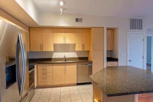 Foto del edificio - Beautiful 2bed / 2bath Condo with Waterfro...