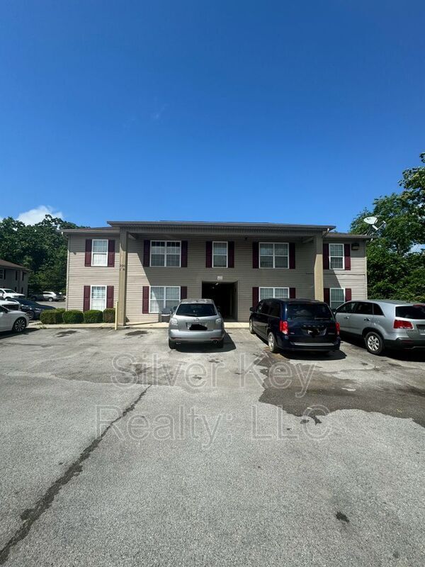 Primary Photo - 220 Willow Creek Drive
