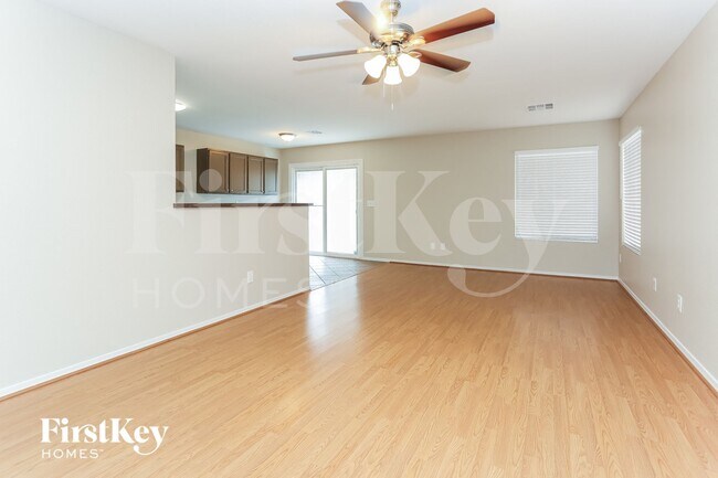 Building Photo - 5508 Crinoline Ave