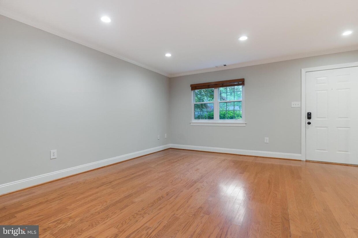 Primary Photo - 2059 Headlands Cir