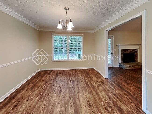 Building Photo - 839 Wellington Dr