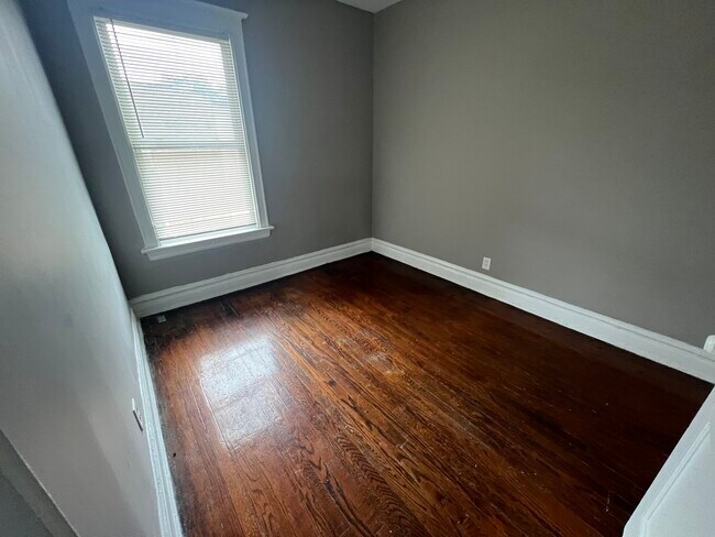 Foto del edificio - 1022 W 77th St