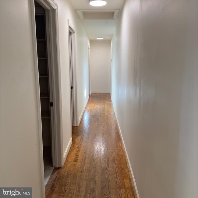 Building Photo - 60 Central Square Dr