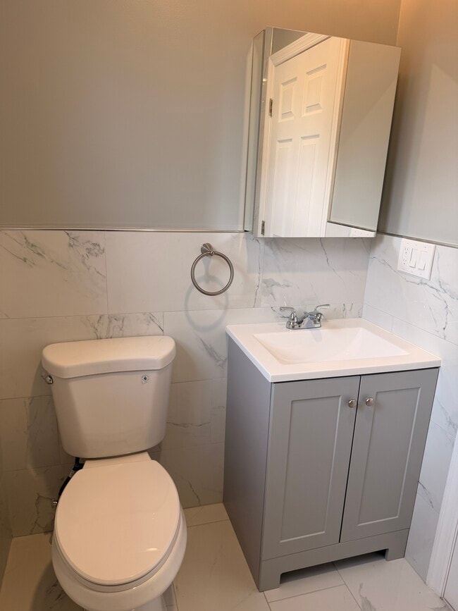 Building Photo - 288 S 7th St