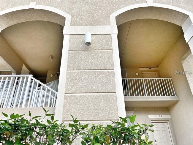 Foto del edificio - 915 Fairwaycove Ln