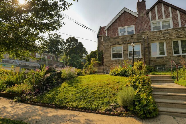 Foto del edificio - 533 Glen Echo Rd