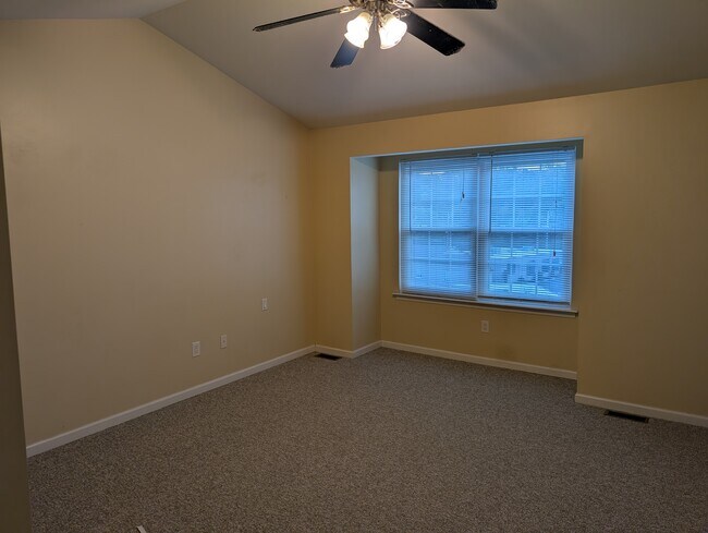 Foto del edificio - 437 Paxson Ave