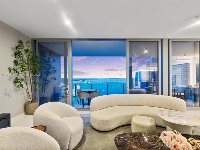 Building Photo - 300 Biscayne Blvd Way