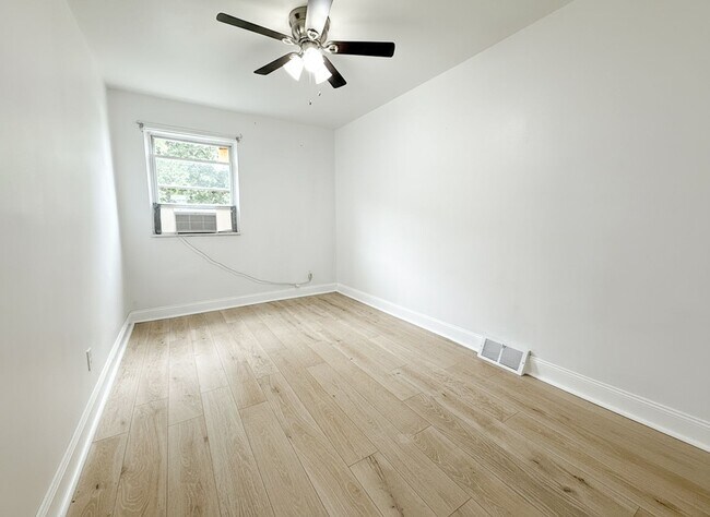 Foto del edificio - 7332 Ruskin Rd