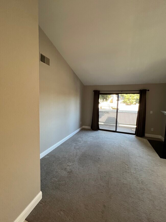 Entrada abovedada alta - 115 Eastridge Dr