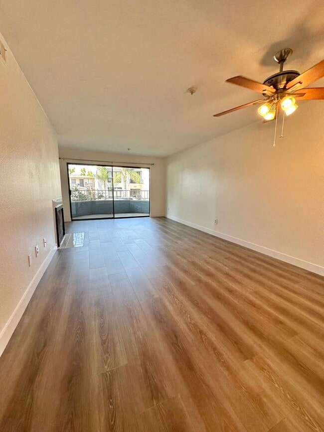 Building Photo - 550 Orange Ave