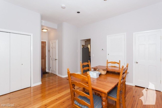Building Photo - 2 br, 2 bath Condo - 2204 N Clybourn Ave 3