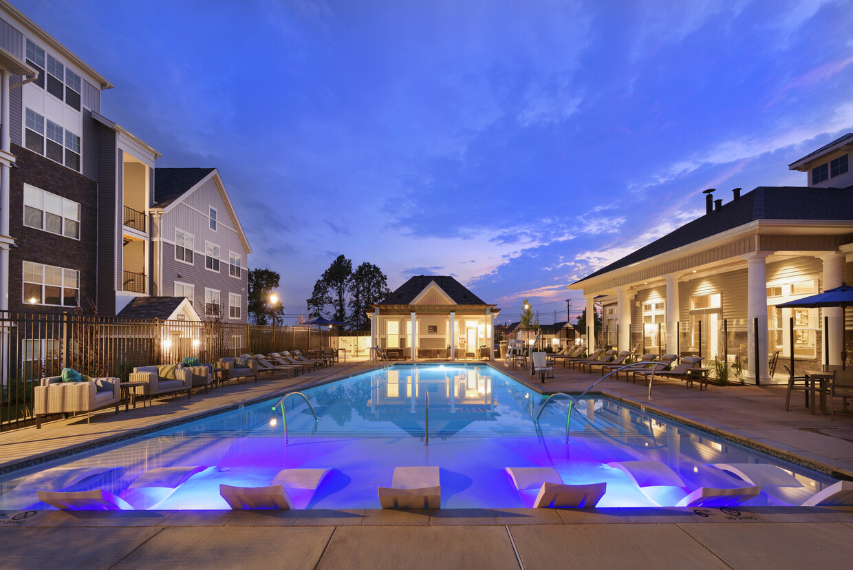 Swimming pool and sundeck with lounge seating - Avalon Laurel