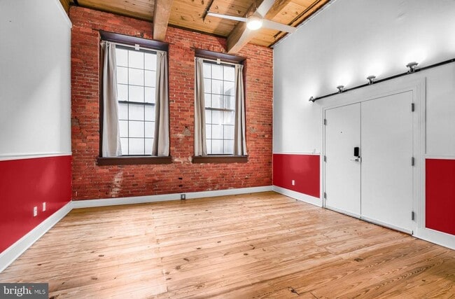 Building Photo - 313 Arch St