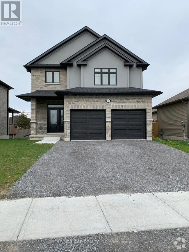 Building Photo - 7 Mountain Ash Dr