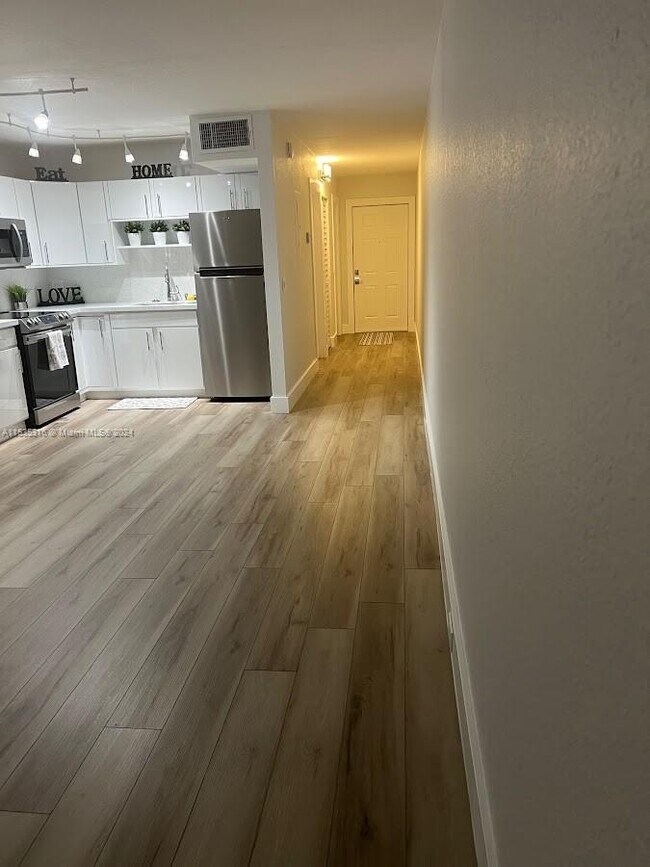 Foto del edificio - 1400 SW 124th Terrace