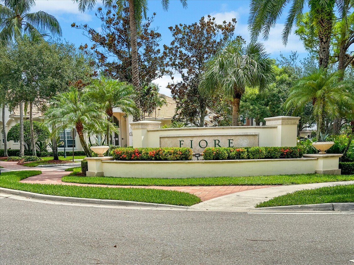 Foto principal - 10102 Myrtlewood Cir W