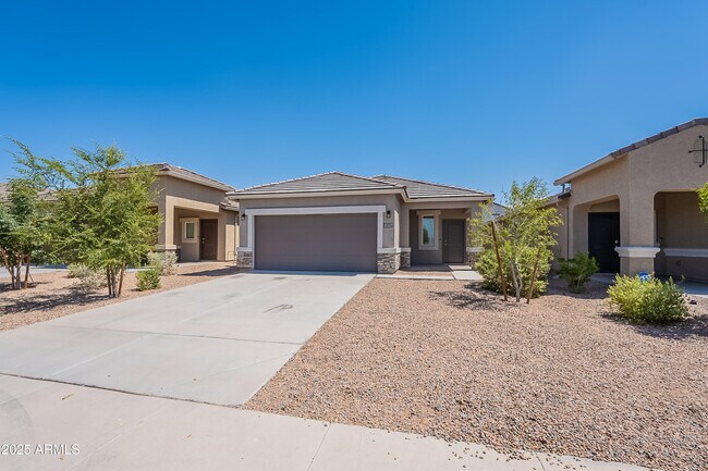 Building Photo - 35337 W San Alvarez Ave