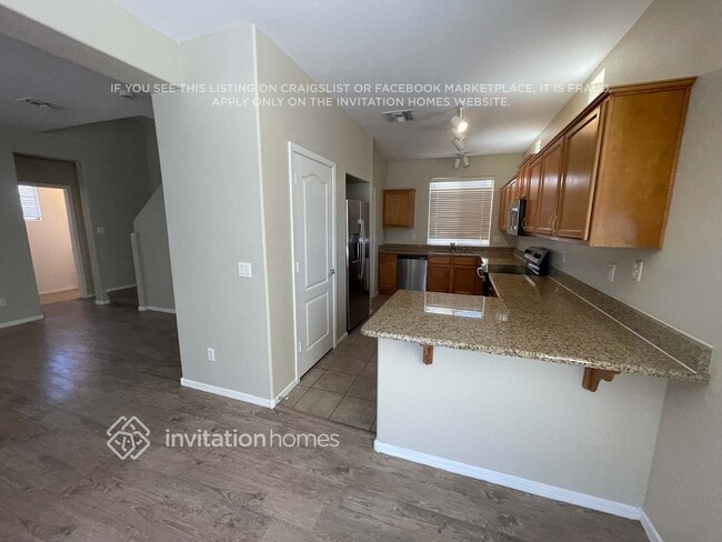 Building Photo - 881 E Stottler Dr