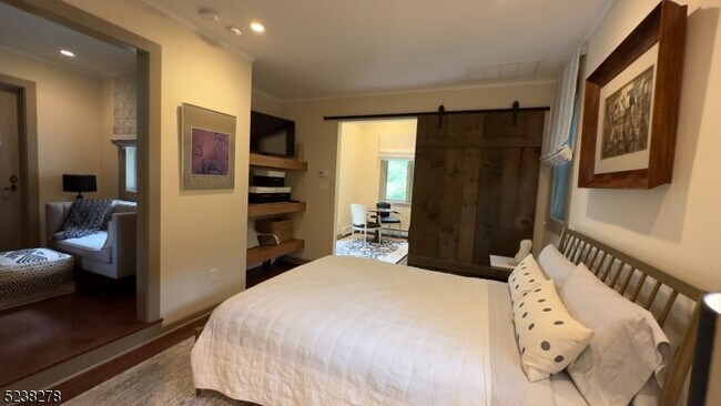 Foto del edificio - 30 Woods End Rd