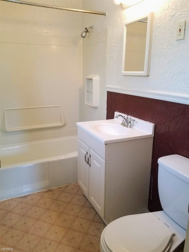 Building Photo - 1 br, 1 bath Apartment - 1860 Brett Street