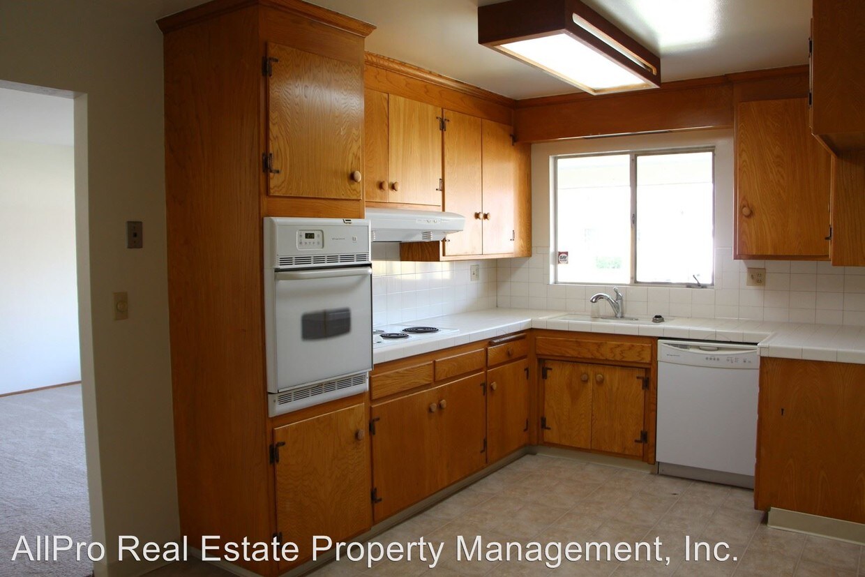Building Photo - 3 br, 2 bath House - 38441 Logan Drive