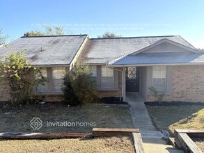 Building Photo - 2506 High Hollow Dr