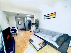 Building Photo - 4850 Rue Sainte-Catherine E