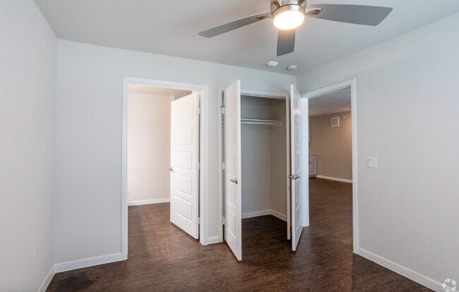 Foto del edificio - 3300 Oak Creek Dr