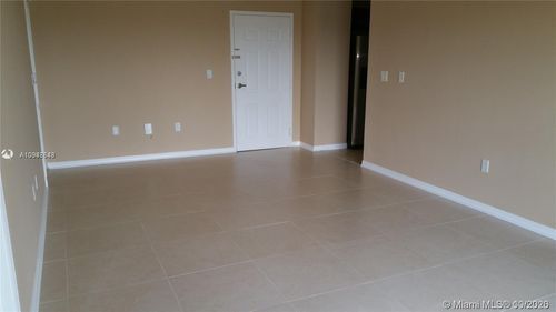 Foto del edificio - 5271 SW 8th St