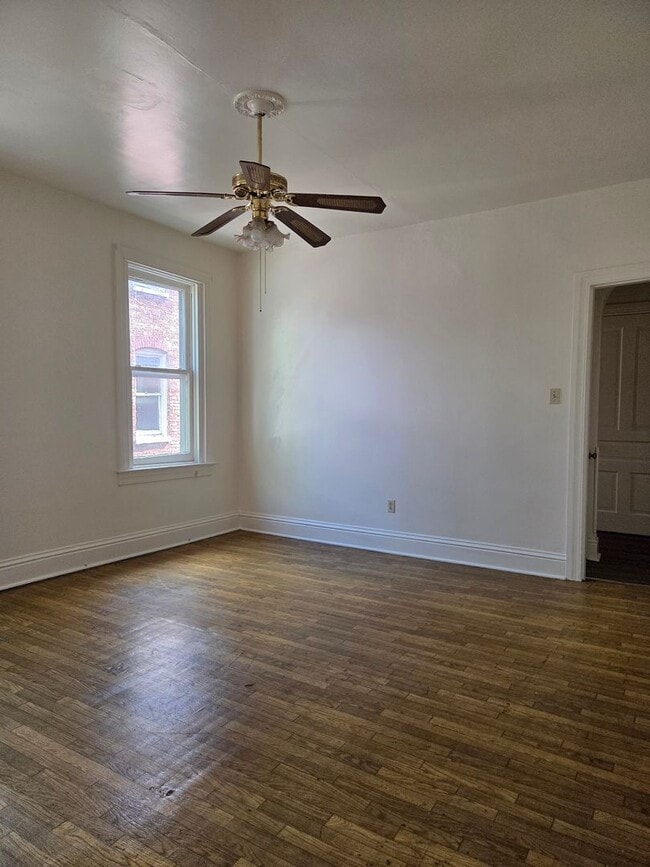 Building Photo - 623 W King St