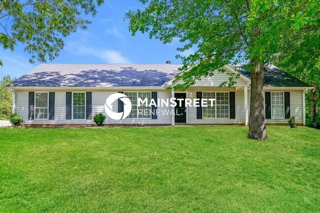 3 Bedroom Pet-Friendly Home in Jackson, GA with Main Street Renewal - 3 Bedroom Pet-Friendly Home in Jackson, GA with Main Street Renewal