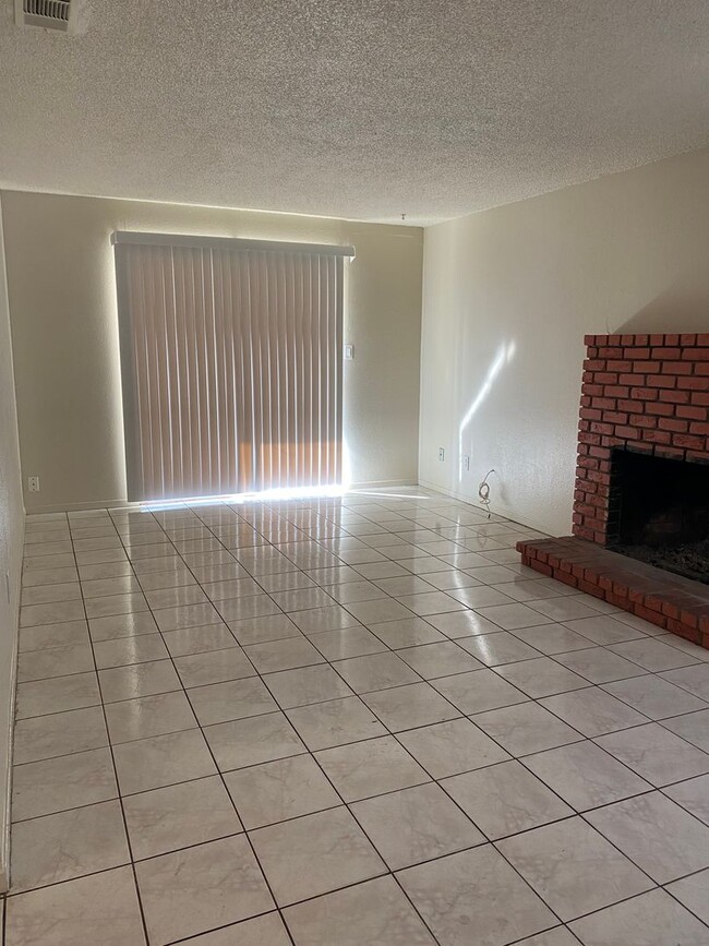 Building Photo - Charming 3-Bed, 2-Bath Home in North Merced!